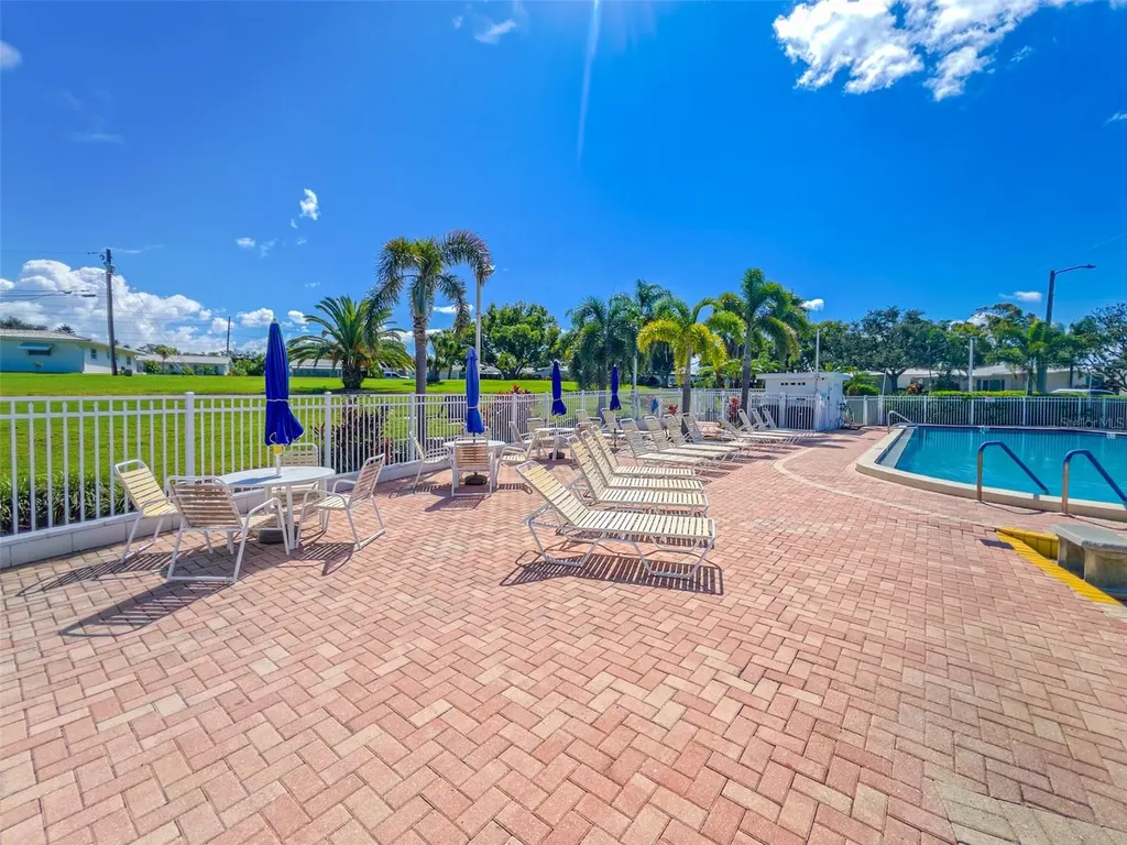 9262 140th Lane Seminole FL 33776