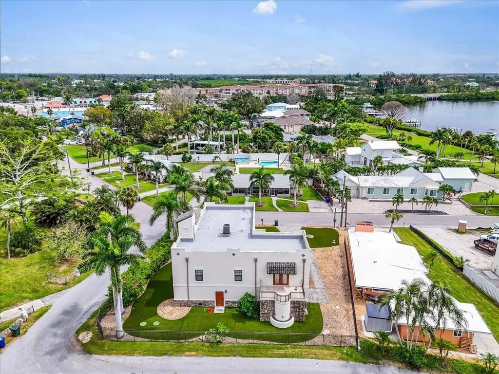 302 Colonia Lane W Nokomis FL 34275
