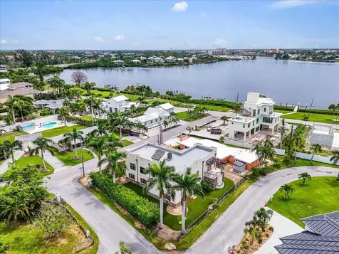 302 Colonia Lane W Nokomis FL 34275