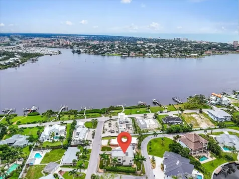 302 Colonia Lane W Nokomis FL 34275