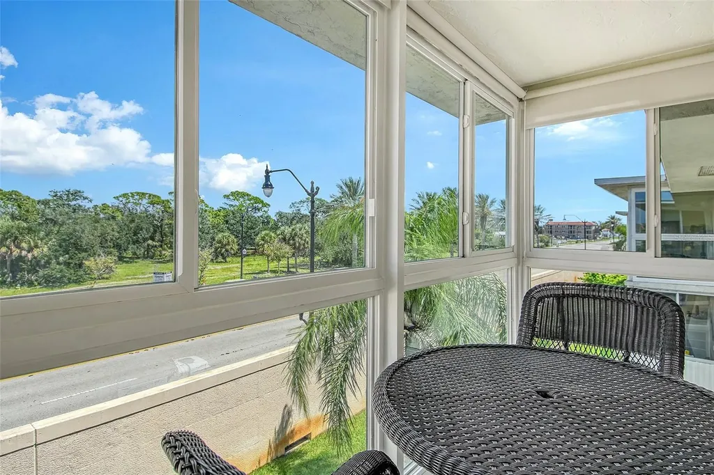 708 Tamiami Trail S Venice FL 34285