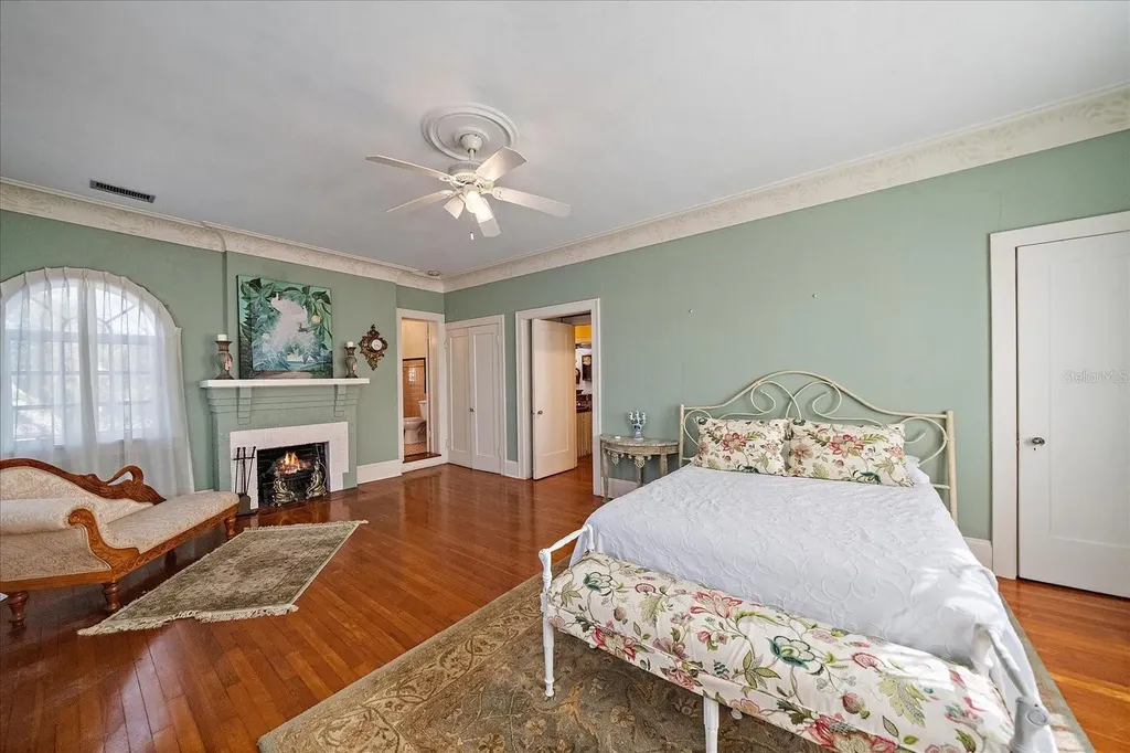 2830 Bay Shore Circle Sarasota FL 34234