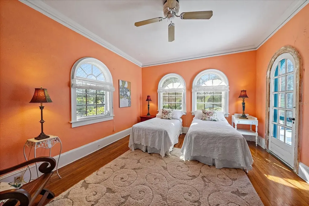 2830 Bay Shore Circle Sarasota FL 34234