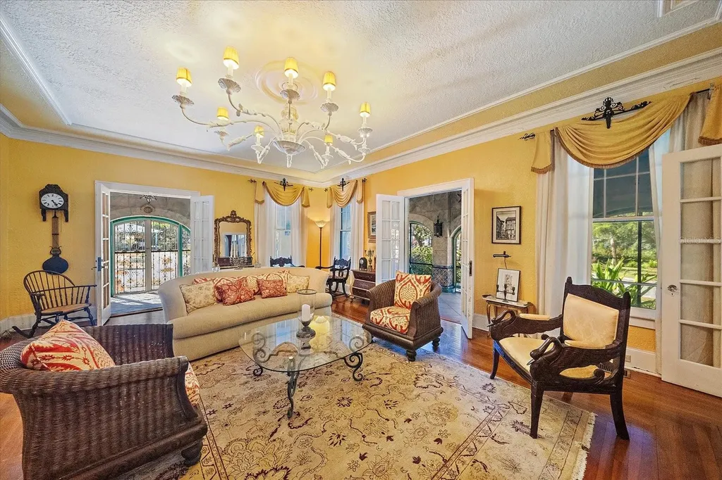 2830 Bay Shore Circle Sarasota FL 34234
