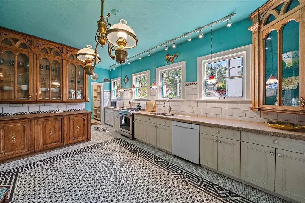 2830 Bay Shore Circle Sarasota FL 34234
