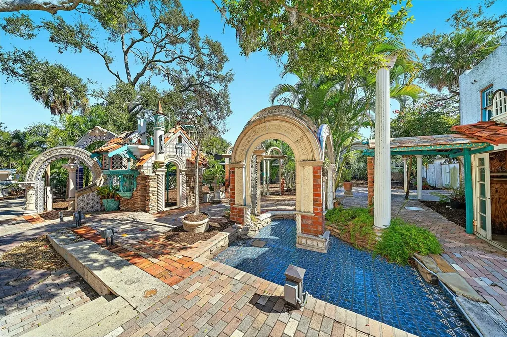 2830 Bay Shore Circle Sarasota FL 34234