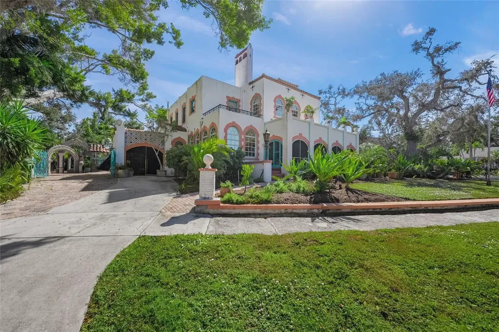 2830 Bay Shore Circle Sarasota FL 34234