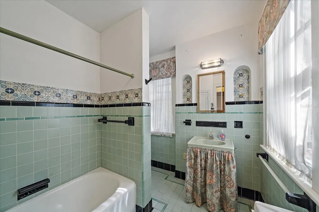 2830 Bay Shore Circle Sarasota FL 34234