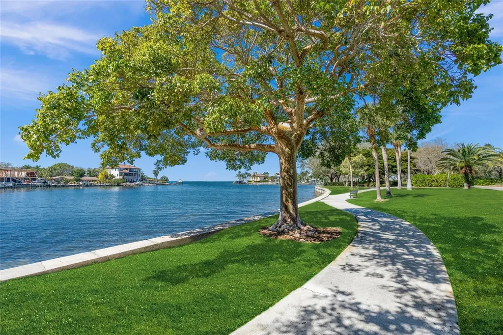 2830 Bay Shore Circle Sarasota FL 34234
