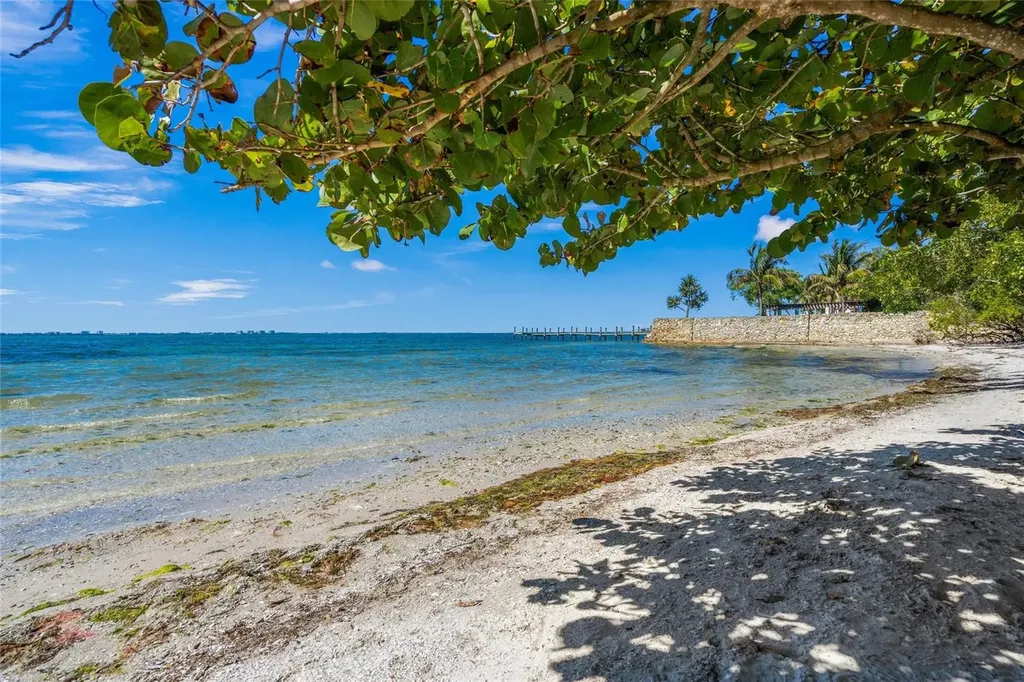 2830 Bay Shore Circle Sarasota FL 34234