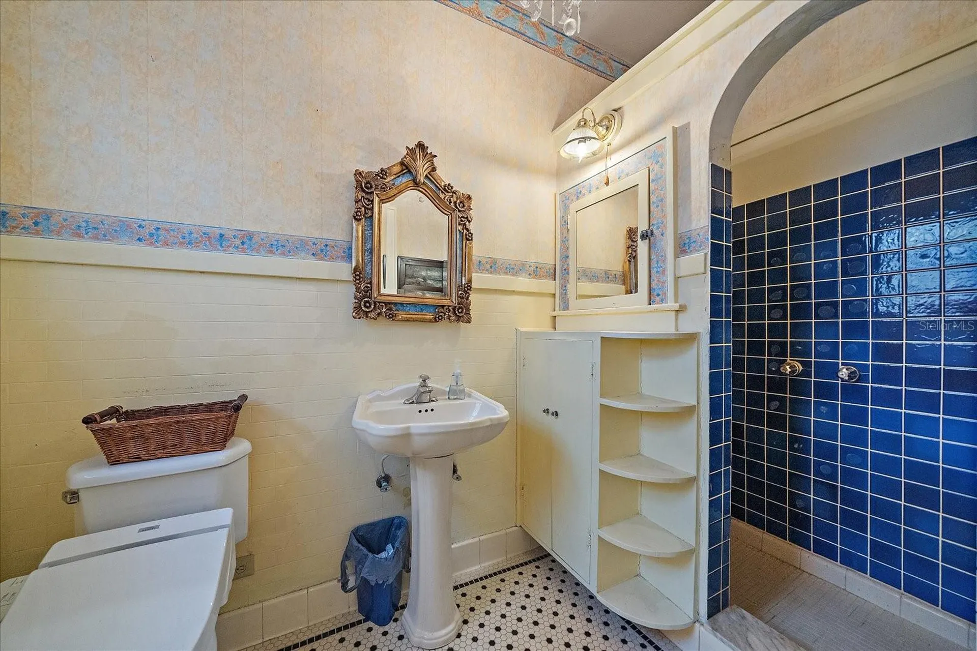 2830 Bay Shore Circle Sarasota FL 34234