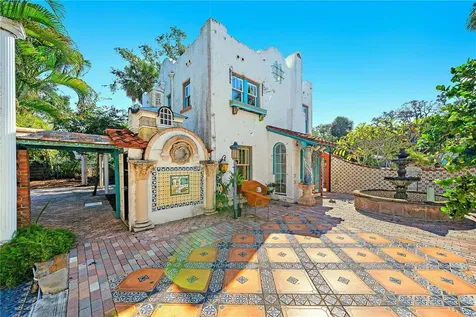 2830 Bay Shore Circle Sarasota FL 34234