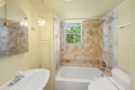 2830 Bay Shore Circle Sarasota FL 34234