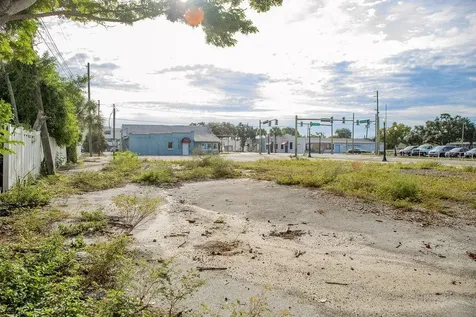 104 W Central Avenue Lake Wales FL 33853