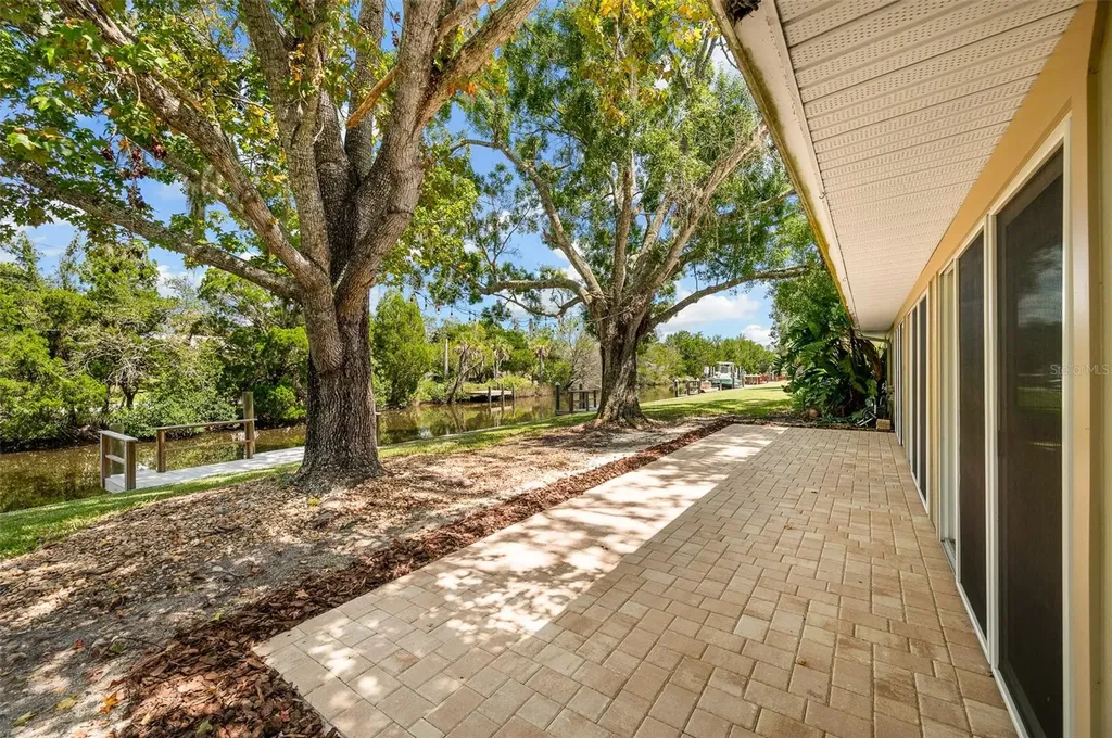 11280 W Bayshore Drive Crystal River FL 34429