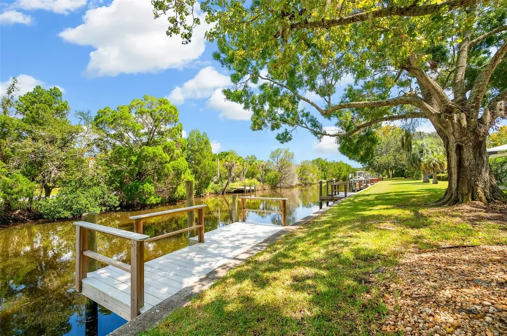 11280 W Bayshore Drive Crystal River FL 34429