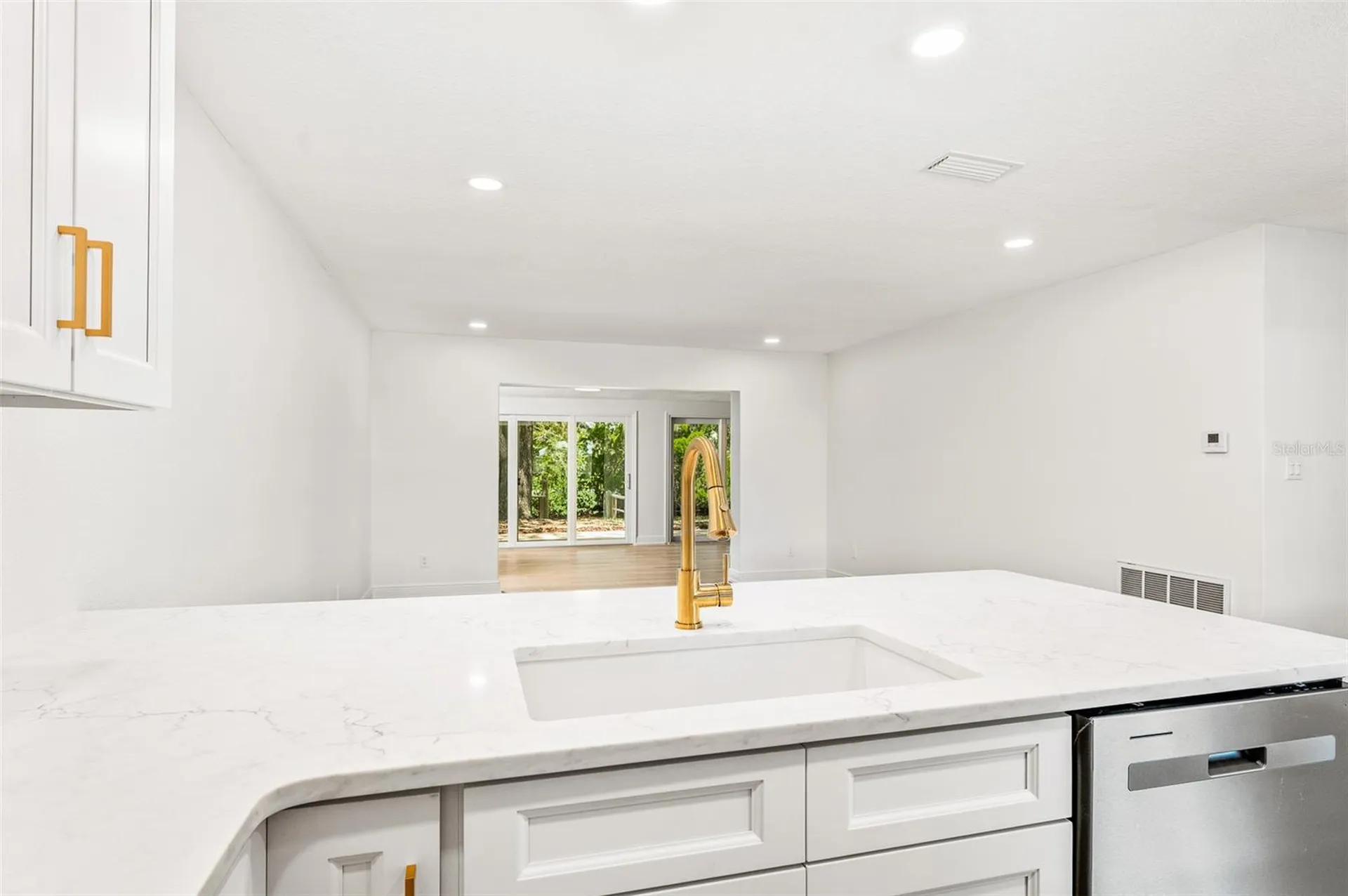 11280 W Bayshore Drive Crystal River FL 34429