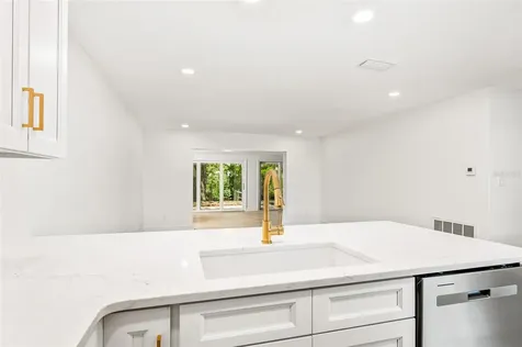 11280 W Bayshore Drive Crystal River FL 34429