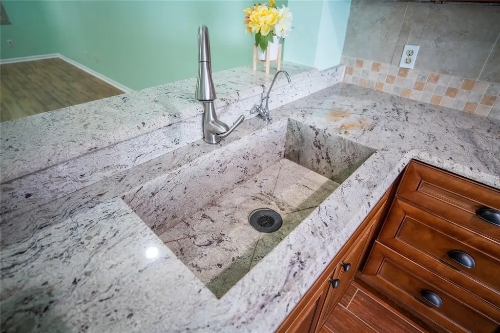 8 Escondido Circle Altamonte Springs FL 32701