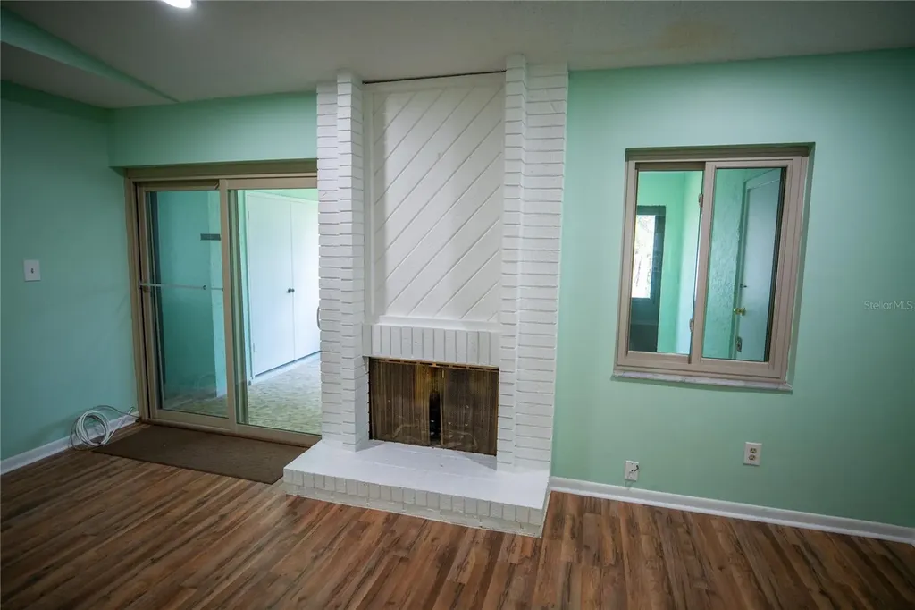 8 Escondido Circle Altamonte Springs FL 32701