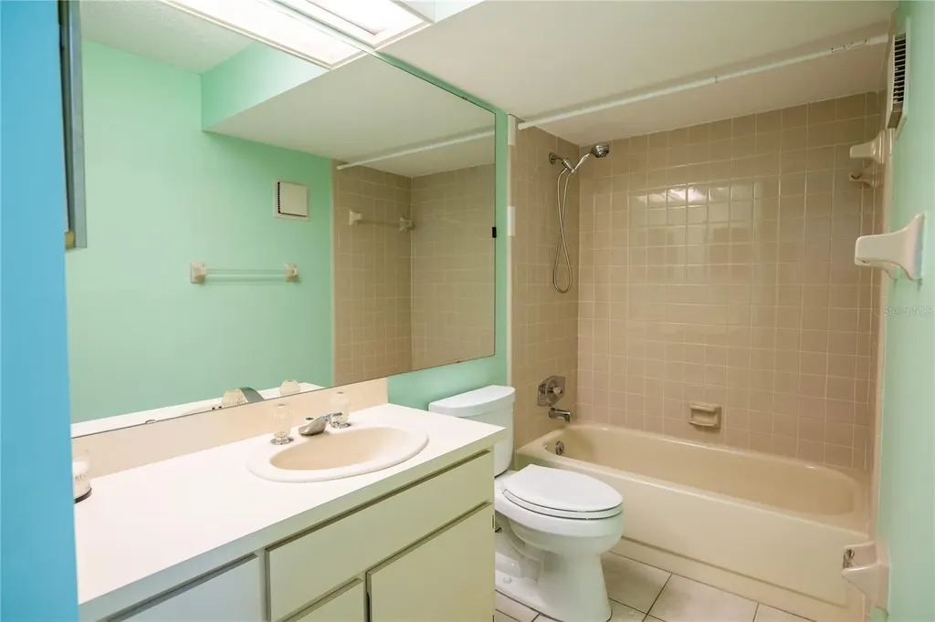8 Escondido Circle Altamonte Springs FL 32701
