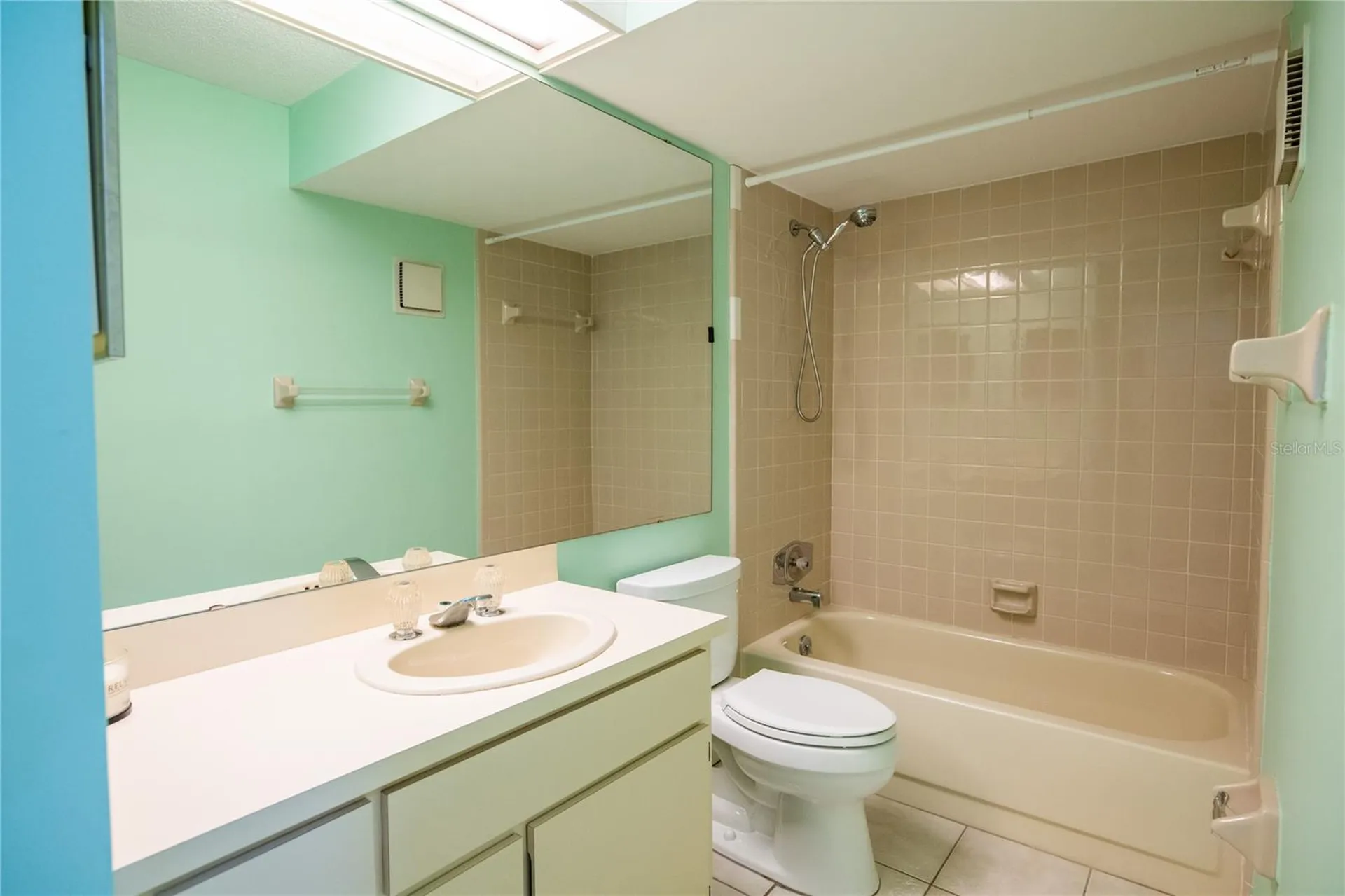 8 Escondido Circle Altamonte Springs FL 32701