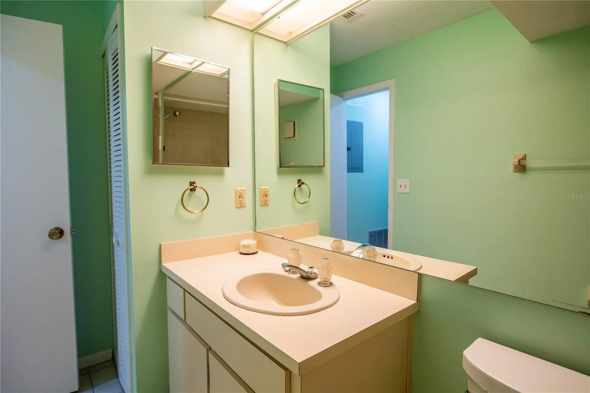 8 Escondido Circle Altamonte Springs FL 32701