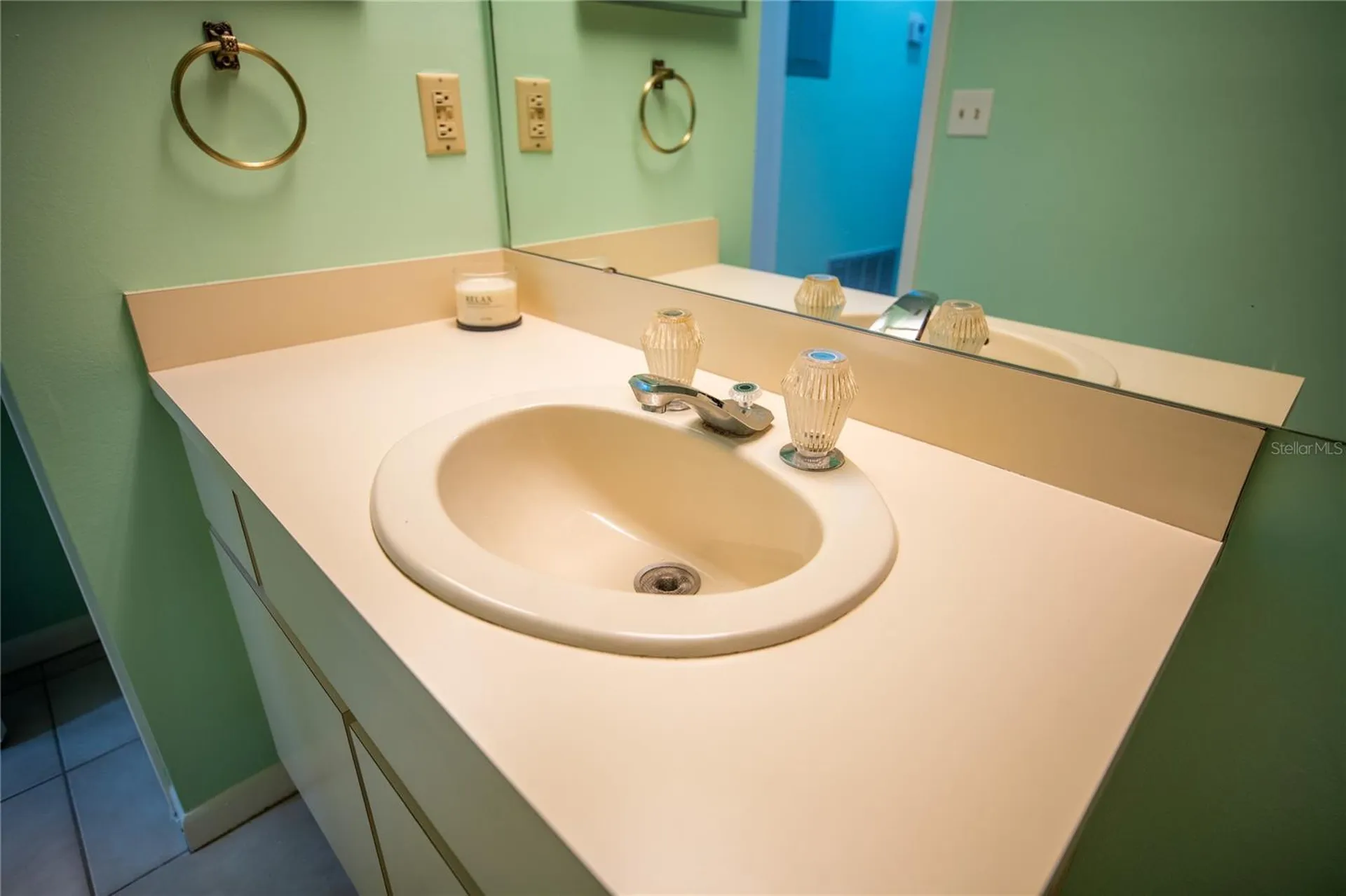 8 Escondido Circle Altamonte Springs FL 32701