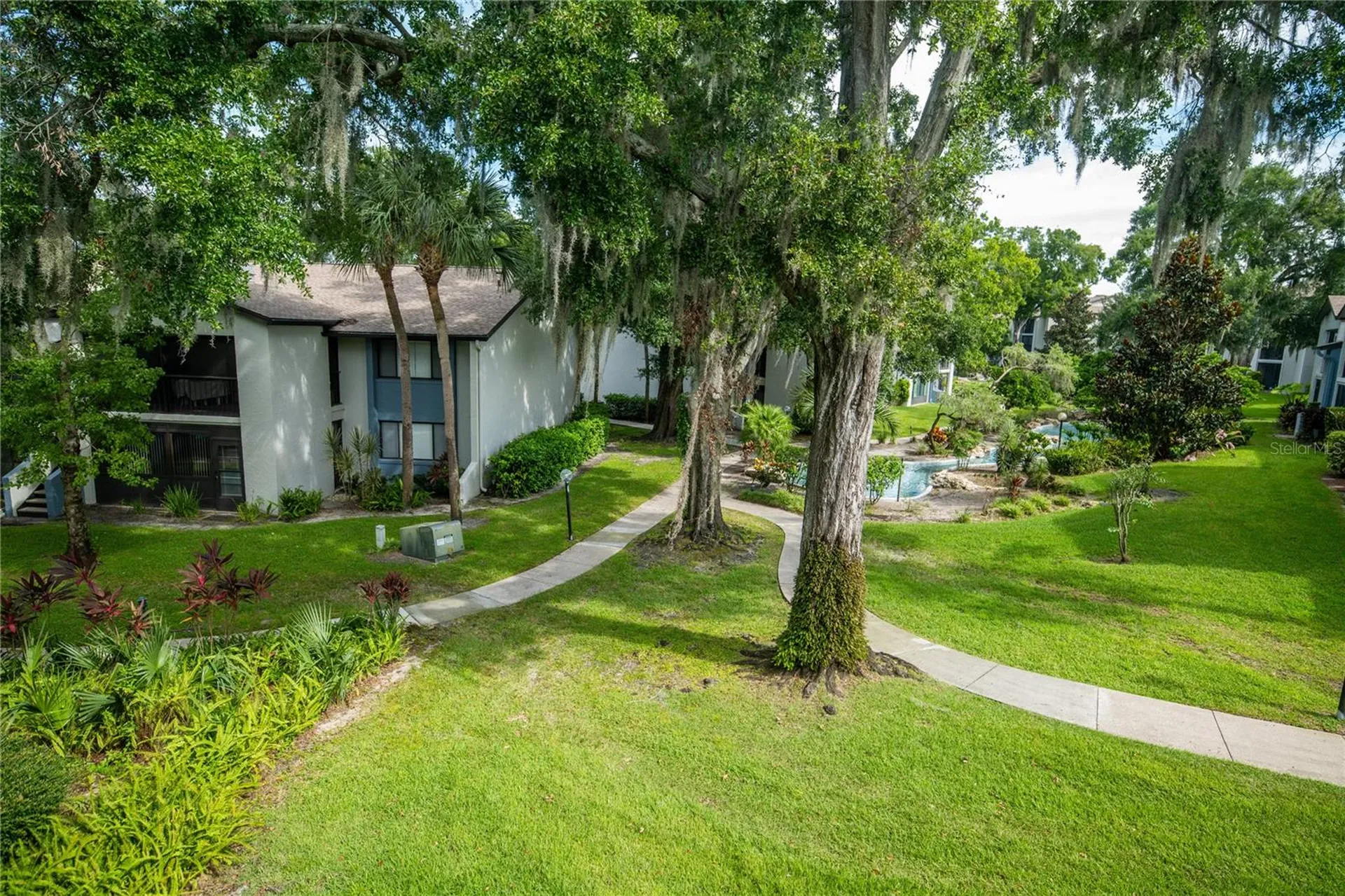 8 Escondido Circle Altamonte Springs FL 32701