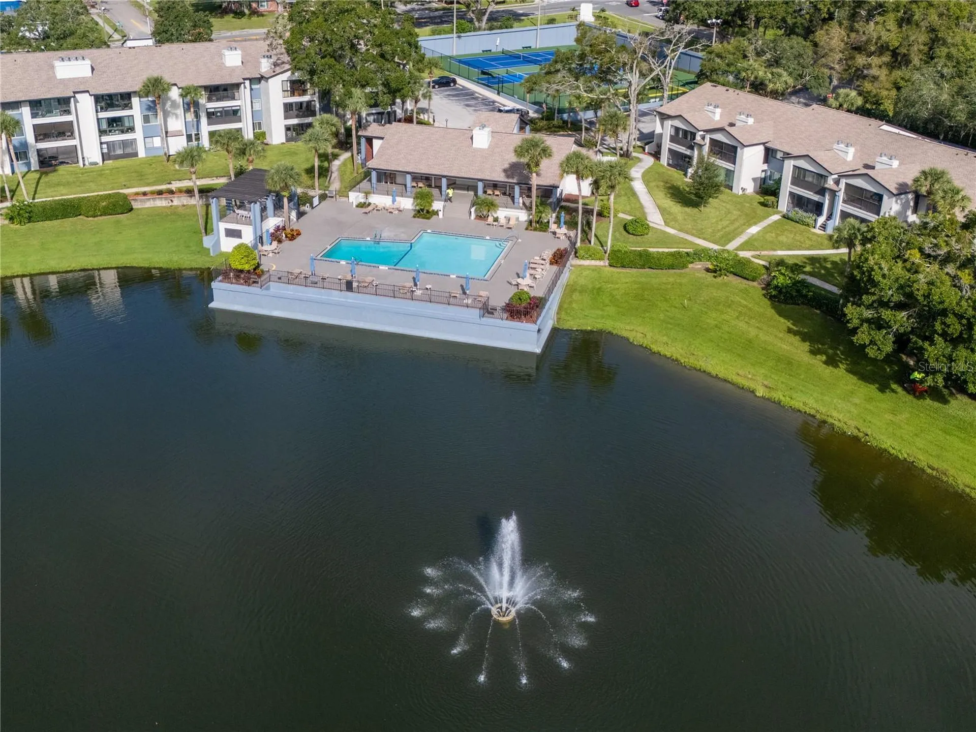 8 Escondido Circle Altamonte Springs FL 32701