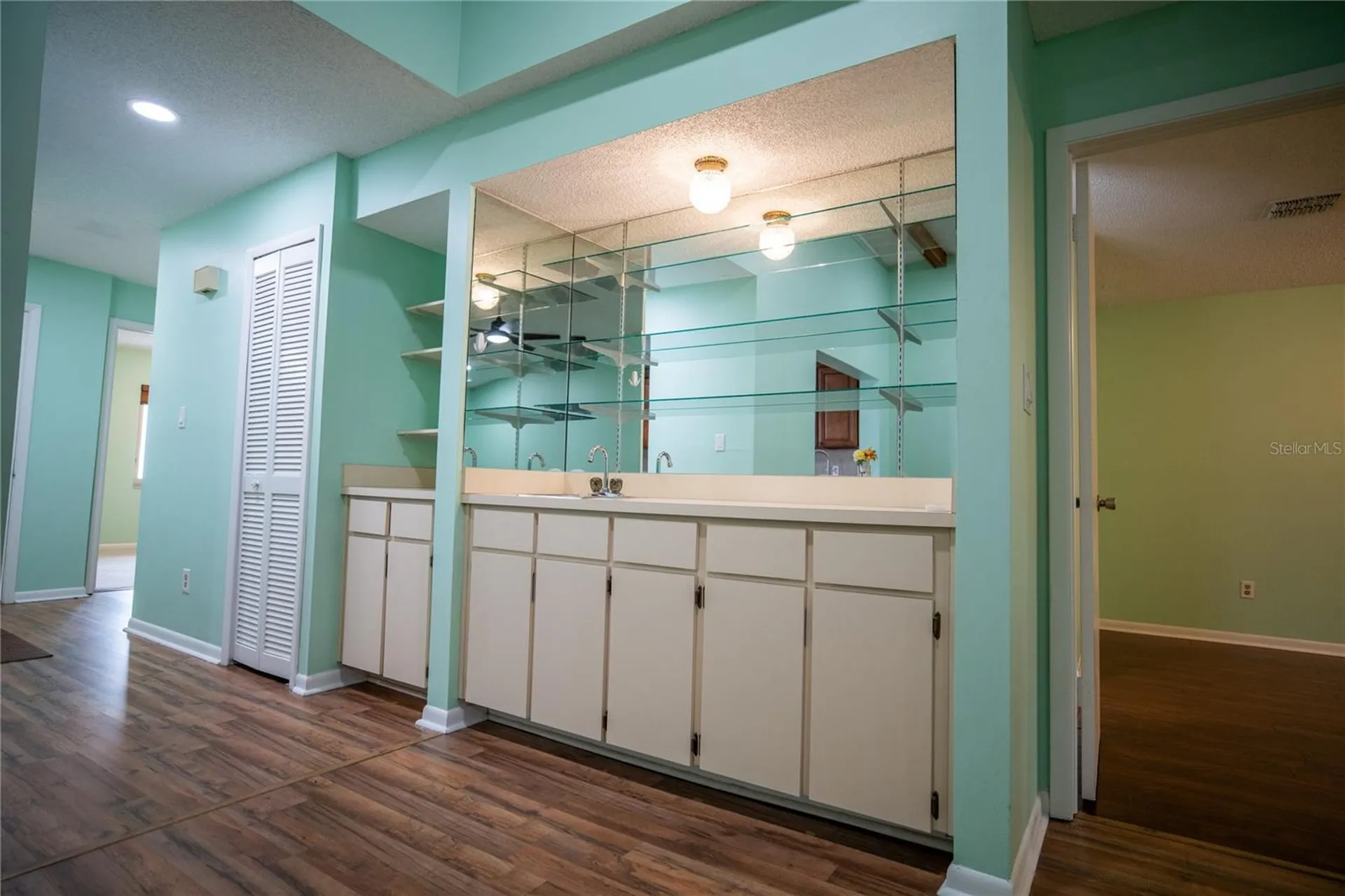 8 Escondido Circle Altamonte Springs FL 32701