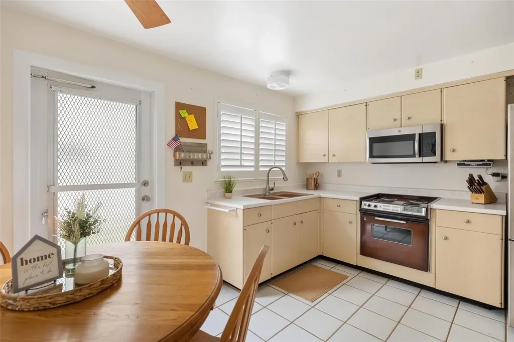 521 W Venice Avenue Venice FL 34285