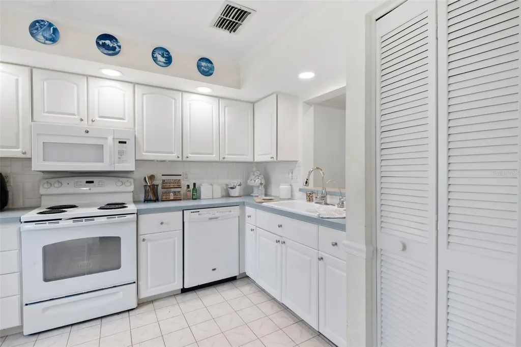 1012 Dunrobin Drive Palm Harbor FL 34684
