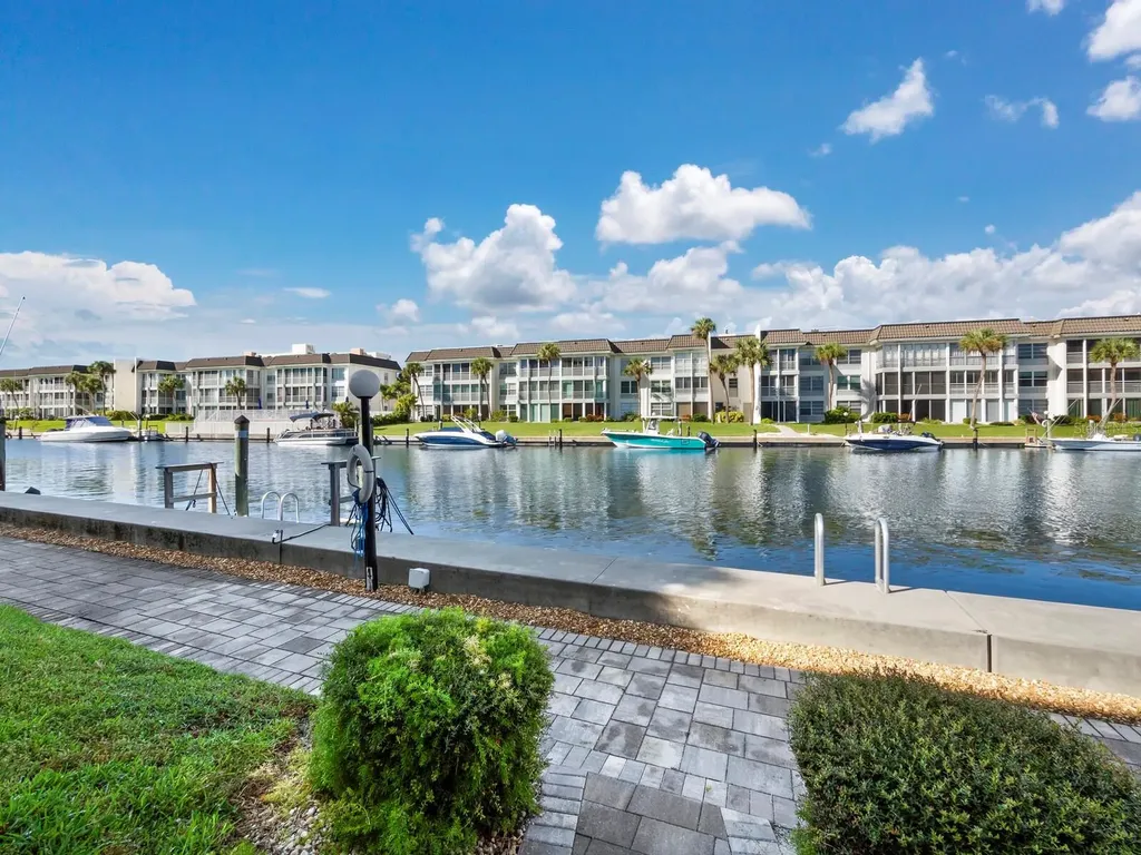 4390 Exeter Drive Longboat Key FL 34228