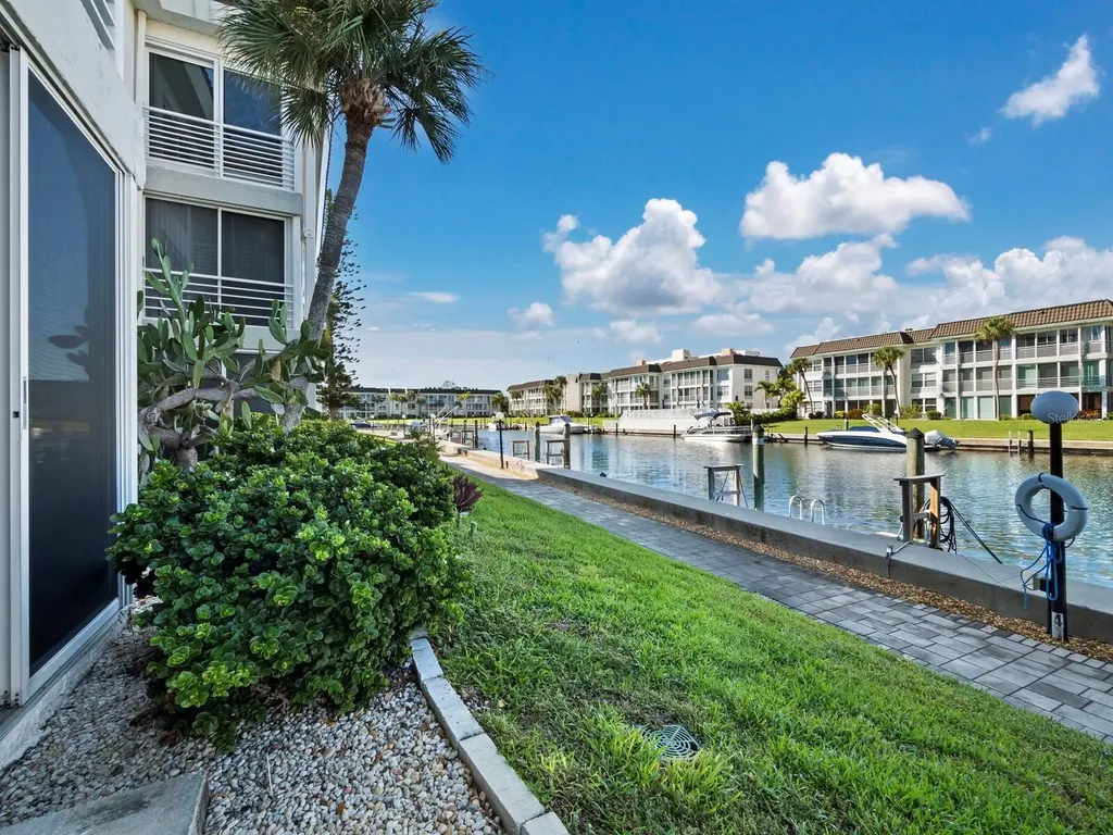 4390 Exeter Drive Longboat Key FL 34228