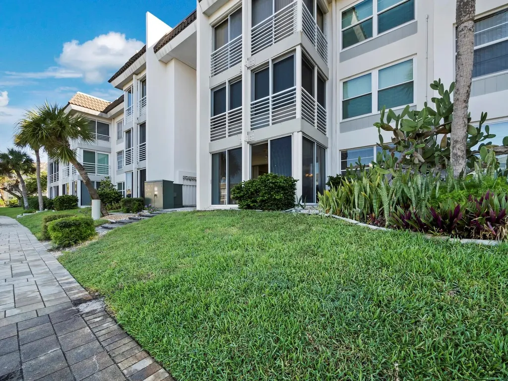 4390 Exeter Drive Longboat Key FL 34228