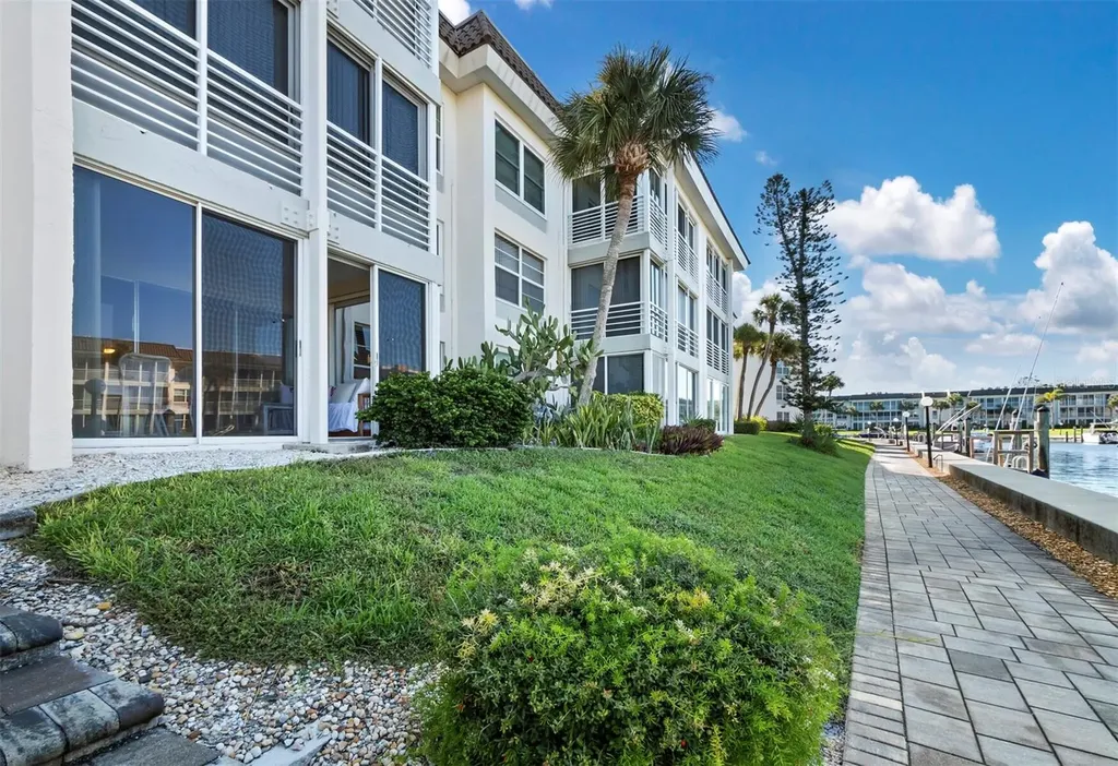4390 Exeter Drive Longboat Key FL 34228