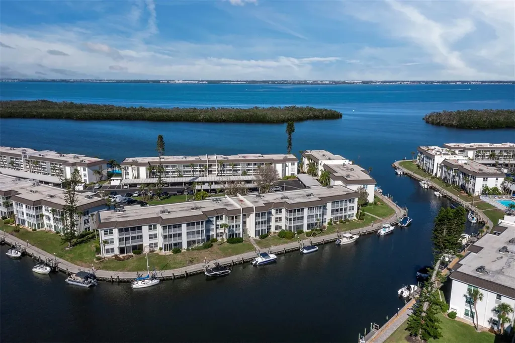 4390 Exeter Drive Longboat Key FL 34228