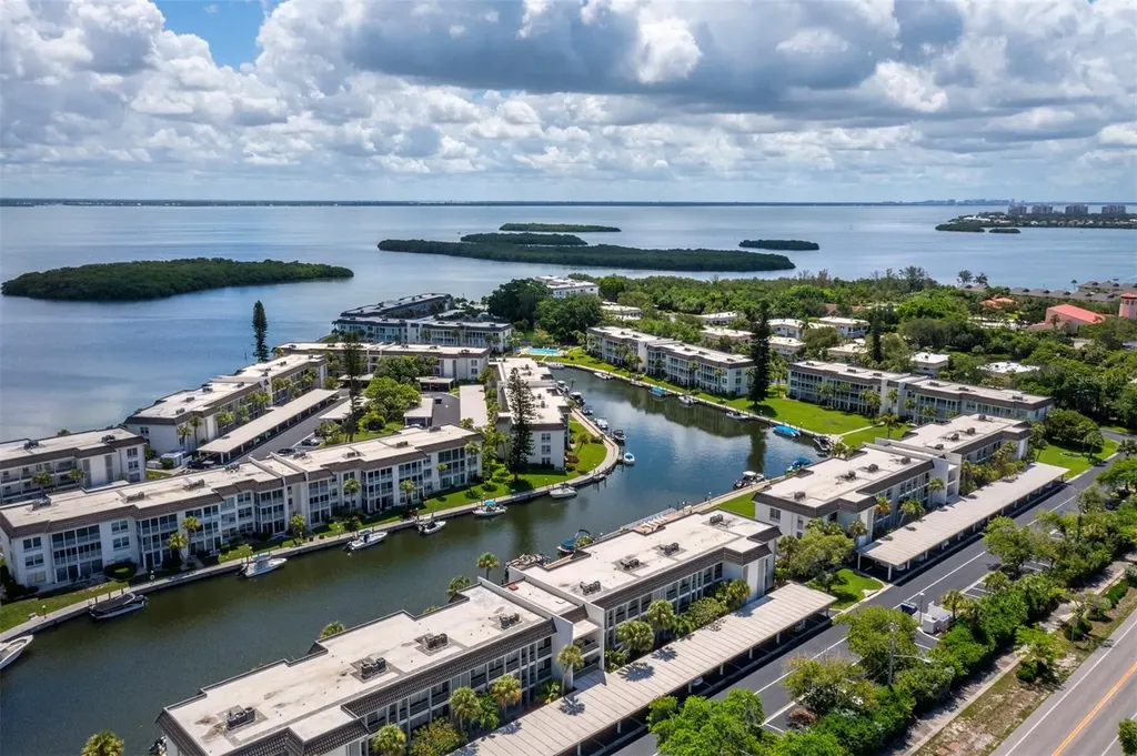4390 Exeter Drive Longboat Key FL 34228