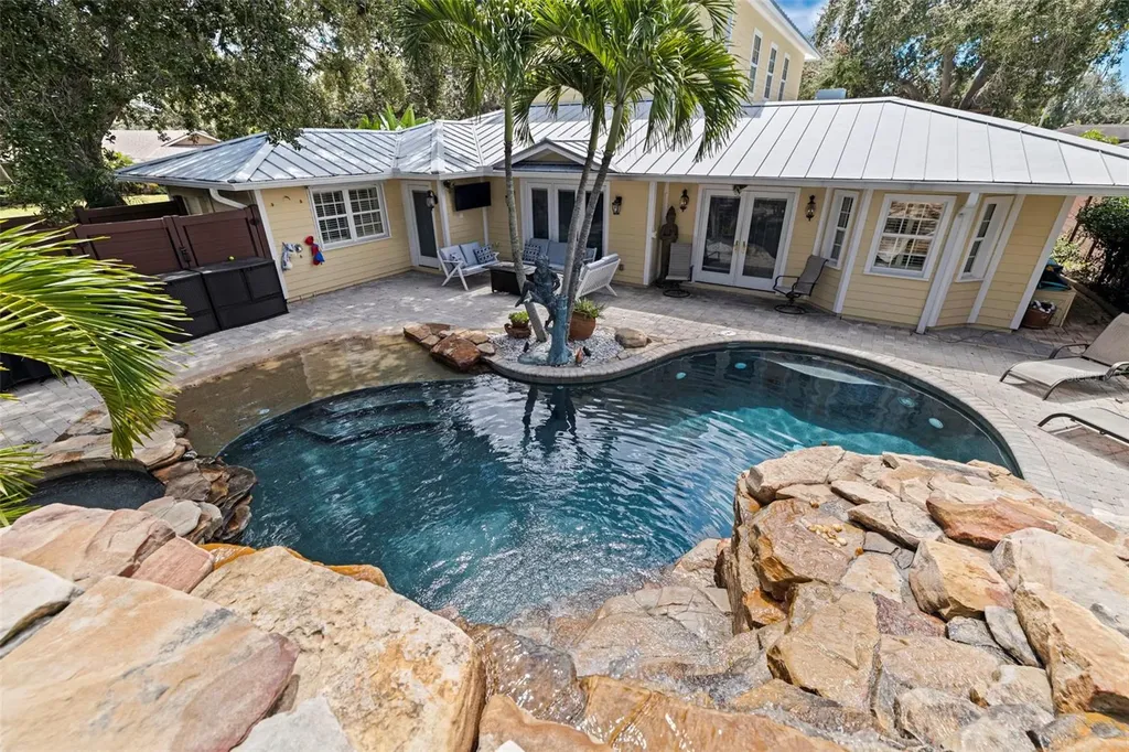 8846 Merrimoor Boulevard E Seminole FL 33777