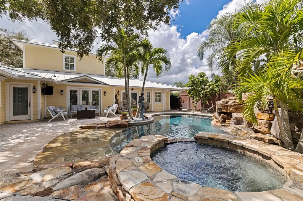 8846 Merrimoor Boulevard E Seminole FL 33777