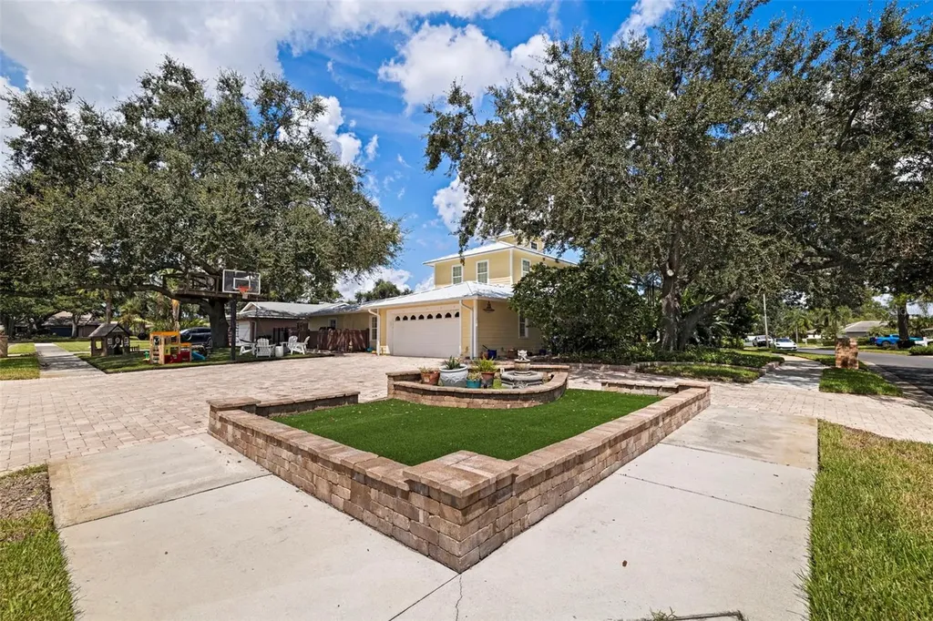 8846 Merrimoor Boulevard E Seminole FL 33777
