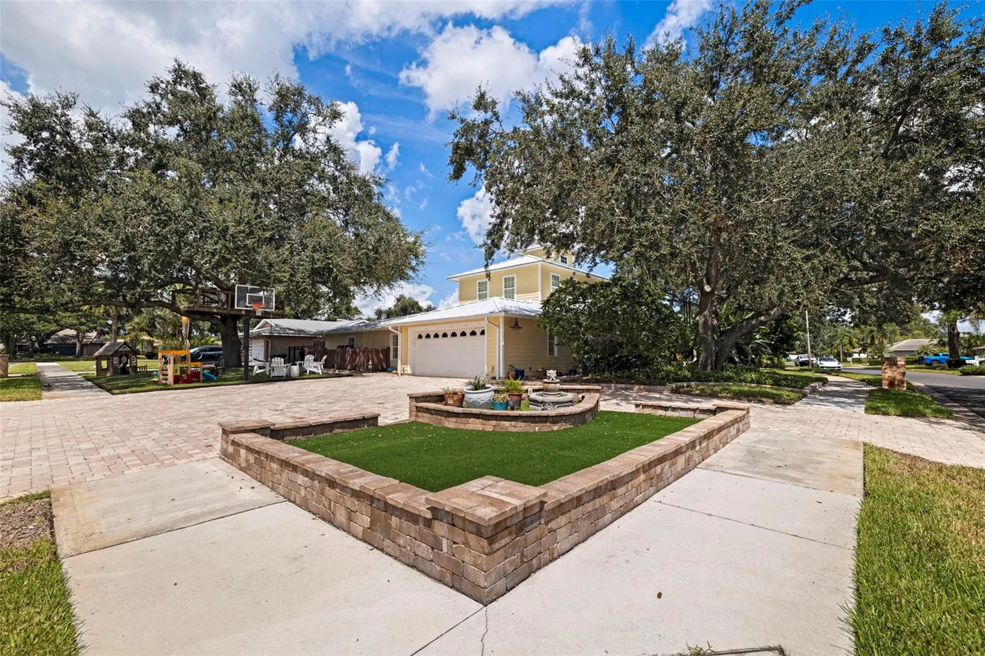 8846 Merrimoor Boulevard E Seminole FL 33777