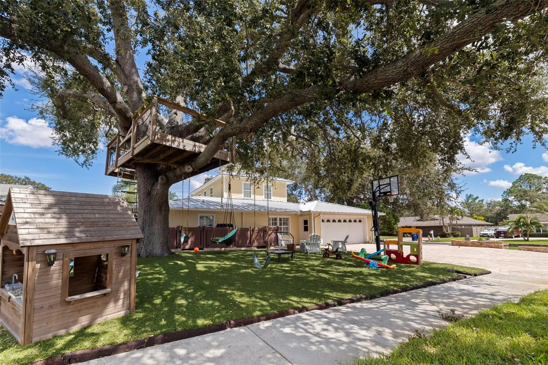 8846 Merrimoor Boulevard E Seminole FL 33777