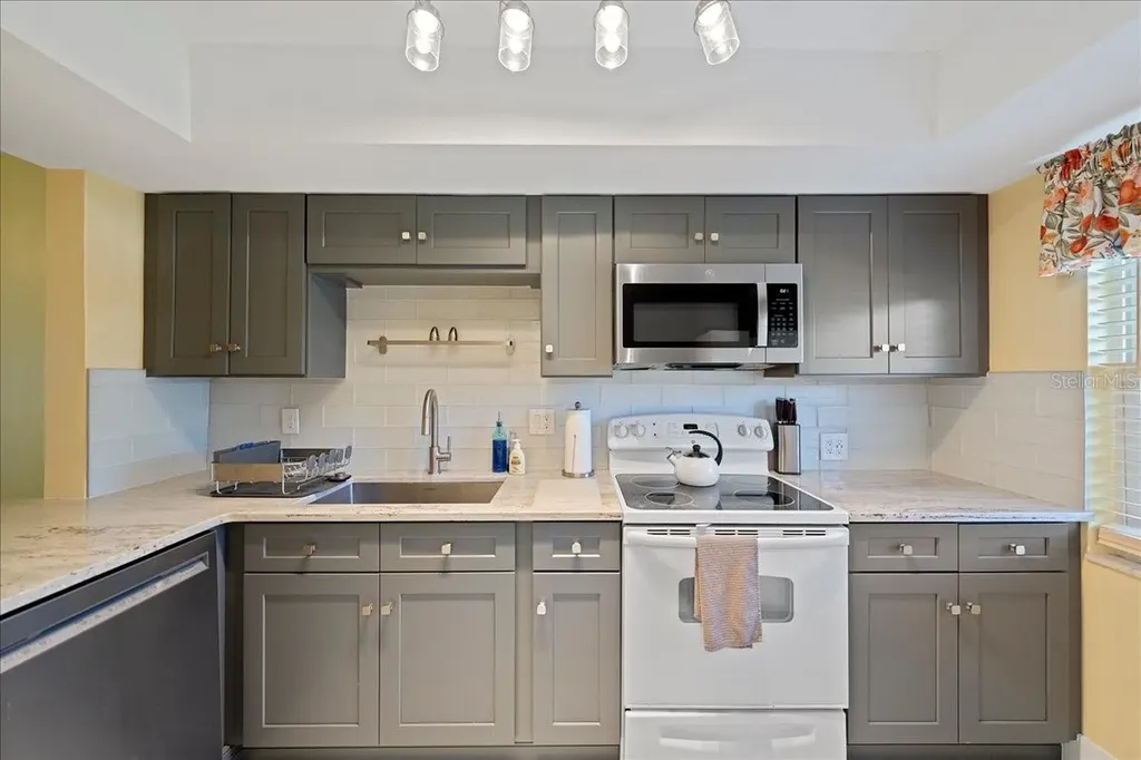 200 Glennes Lane Dunedin FL 34698