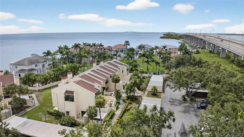 7550 Sunshine Skyway Lane S St Petersburg FL 33711