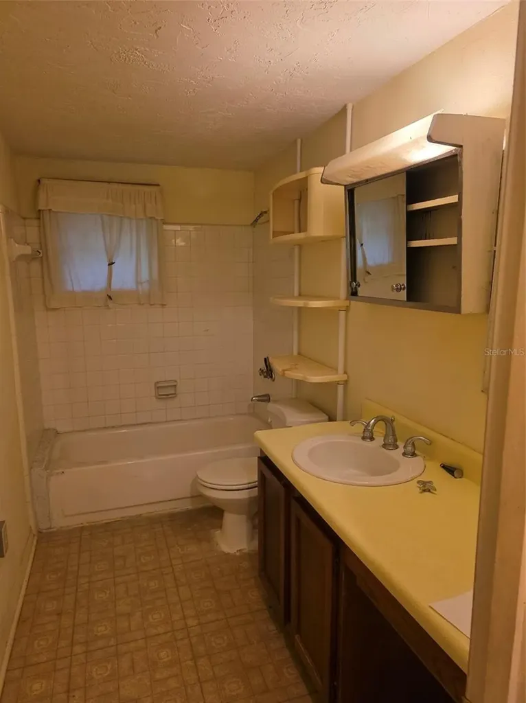 1516 NE 5th Place Gainesville FL 32641