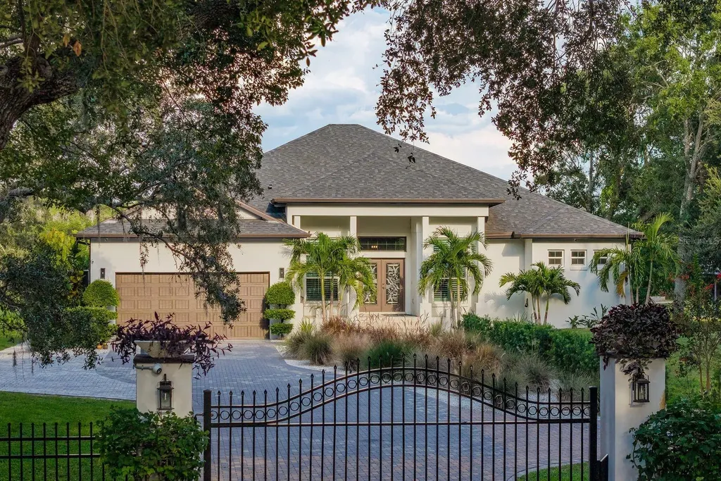 7811 Bay Drive Tampa FL 33635