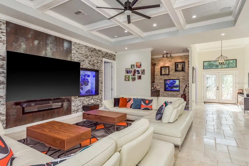 7811 Bay Drive Tampa FL 33635