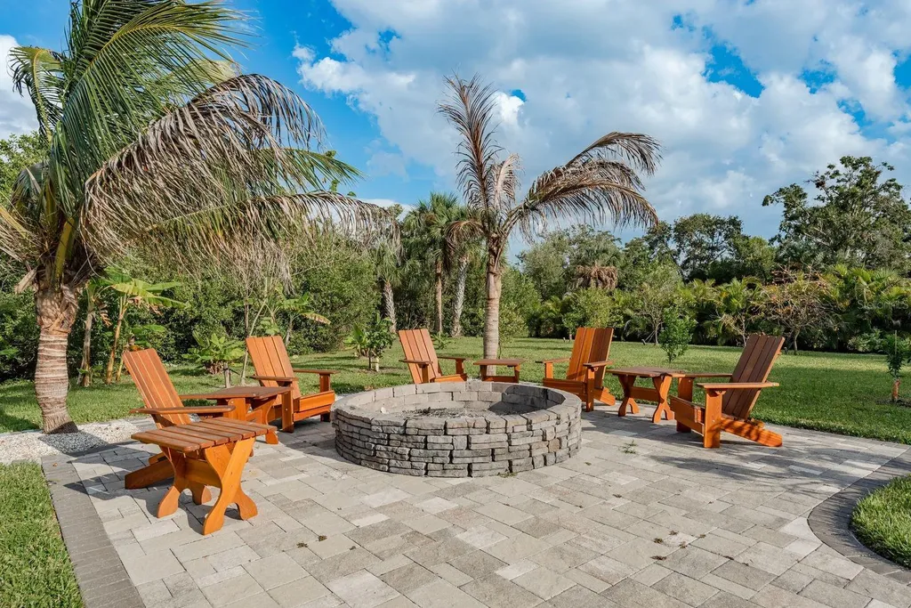 7811 Bay Drive Tampa FL 33635